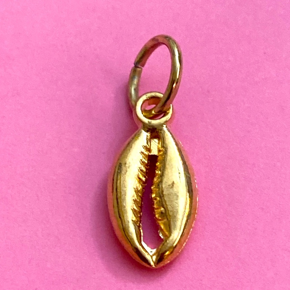 5/$10❤️❤️❤️NEW ROSE GOLD TONED ALLOY COWRIE SHELL CHARM PENDANT